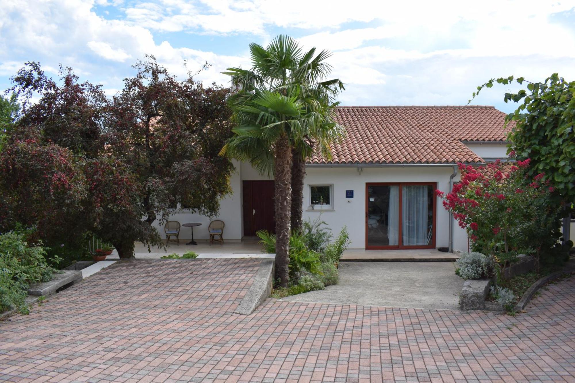 Frlan Apartment *